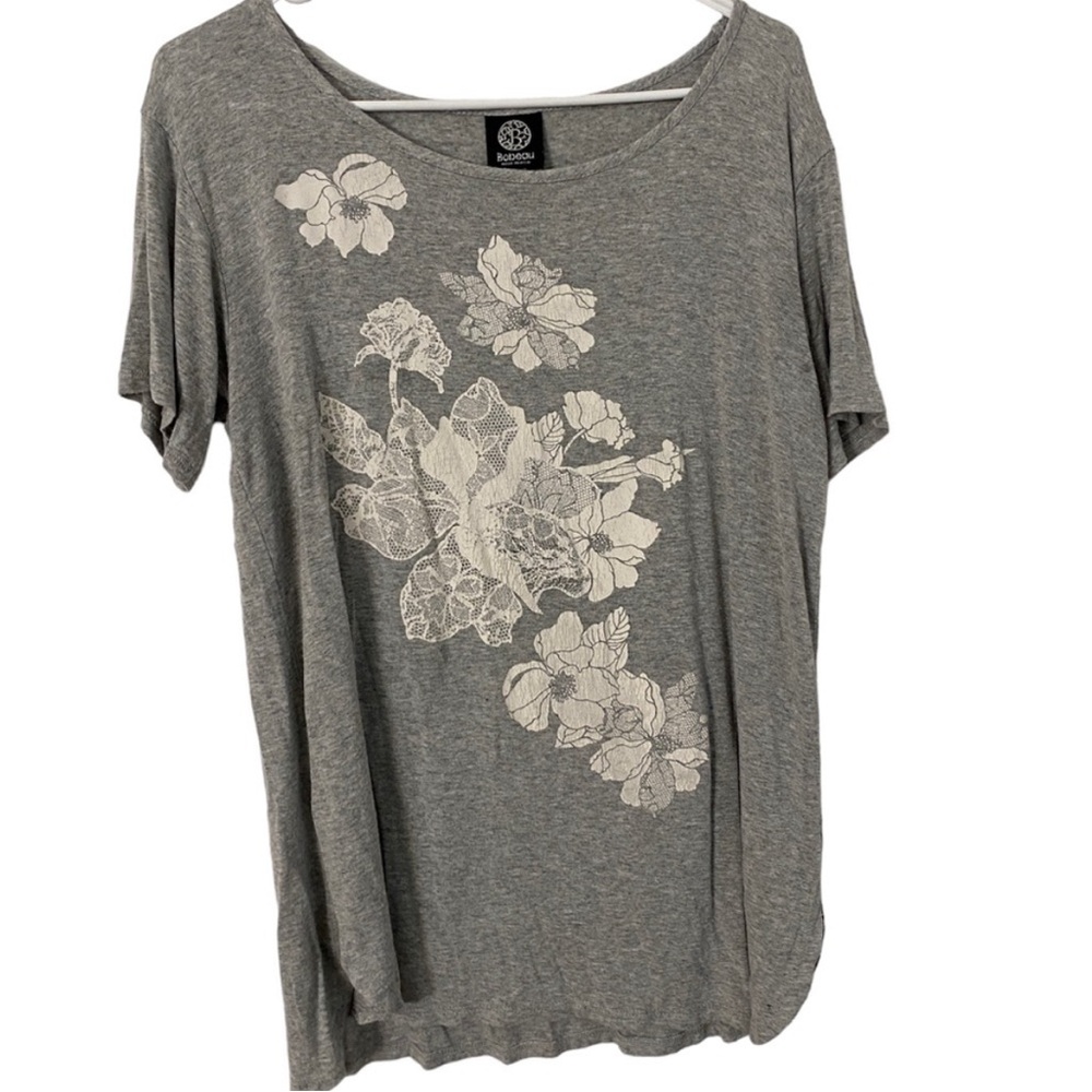 Bobeau Gray Floral Graphic Print Tshirt